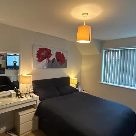 Ensuite Double Bedroom In A 2 Bed Spacious Apartment Warrington Exterior photo