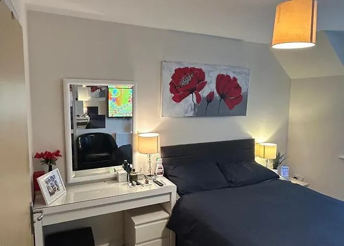 Ensuite Double Bedroom In A 2 Bed Spacious Apartment