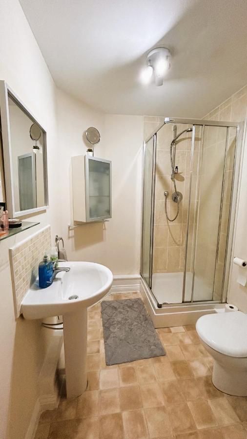 Apartment Ensuite Double Bedroom In A 2 Bed Spacious *
